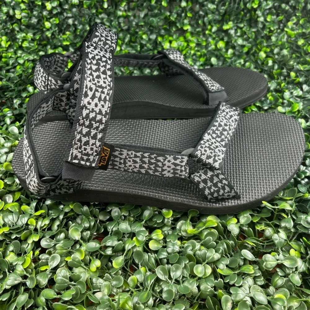 TEVA ORIGINAL UNIVERSAL SANDALS IN THE ETCHING BLACK COLORWAY SIZE 10 MAN